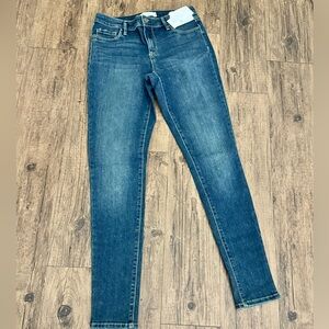 Jessica Simpson kiss me skinny jeans.  Size 4/27 NWT